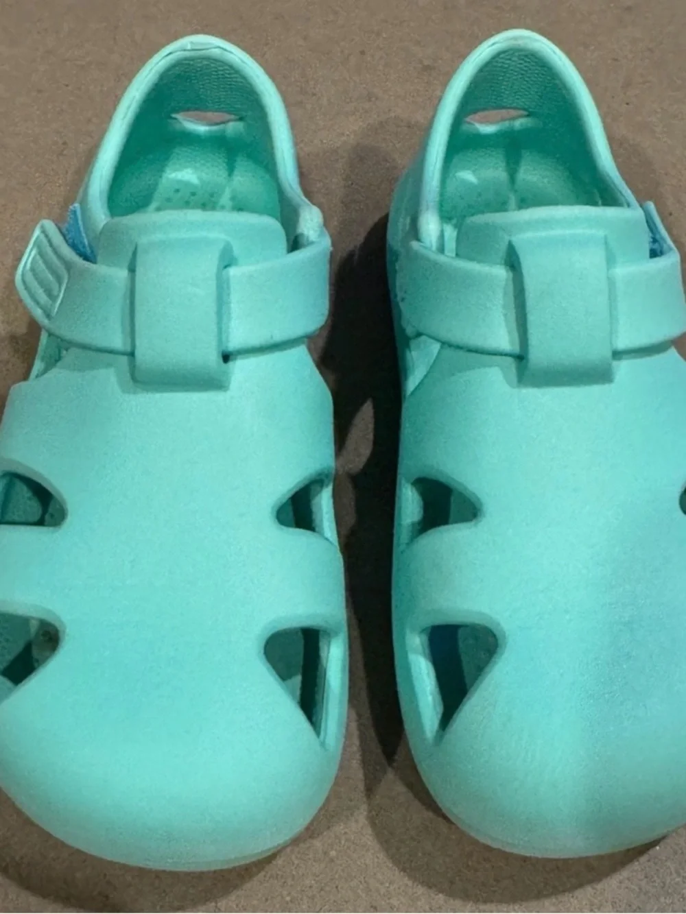 Ten Little Easy-On Aqua Water Shoes with Secure Strap Size 11